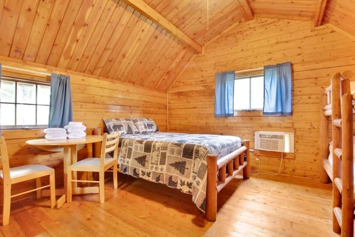 Lovely Rustic Cabin In Bloomington Zewnętrze zdjęcie