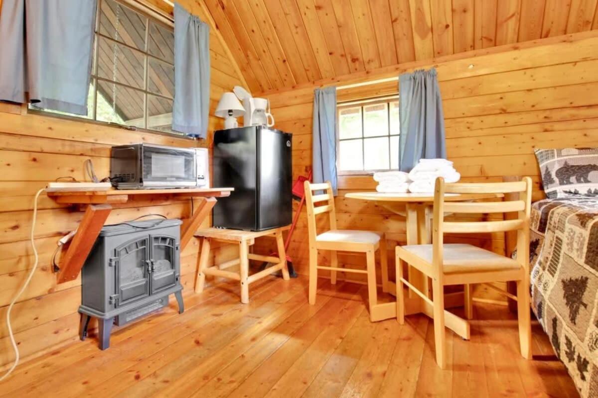 Lovely Rustic Cabin In Bloomington Zewnętrze zdjęcie