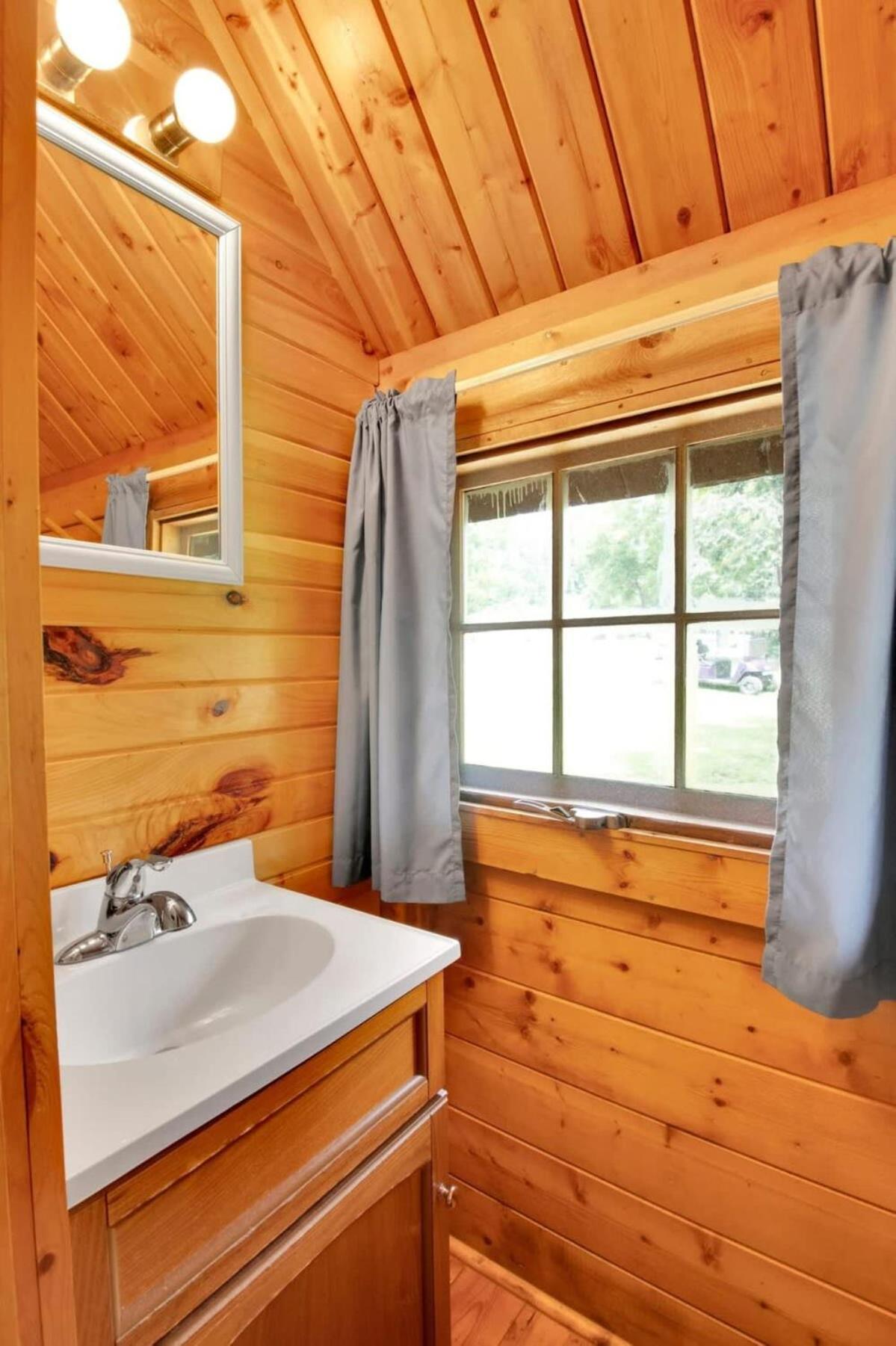 Lovely Rustic Cabin In Bloomington Zewnętrze zdjęcie